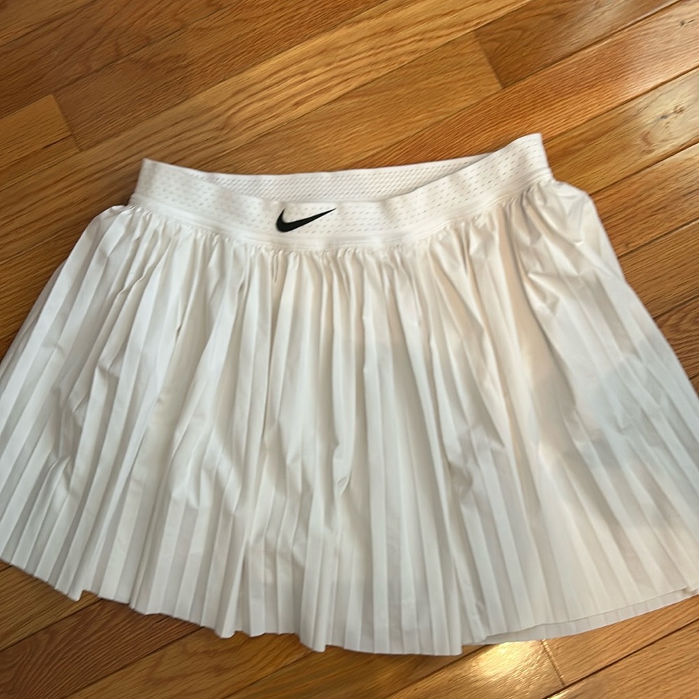 Nike pleated tennis skirt in white